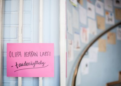 Olipa kerran lapsi -taidenäyttely