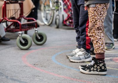 Maatullin alakoulun 4A tapasi Puistolan palvelutalon asukkaita