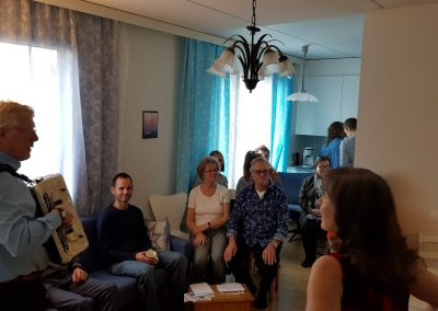 Taidetta koteihin - Päivätanssit Alppikylän tyyliin